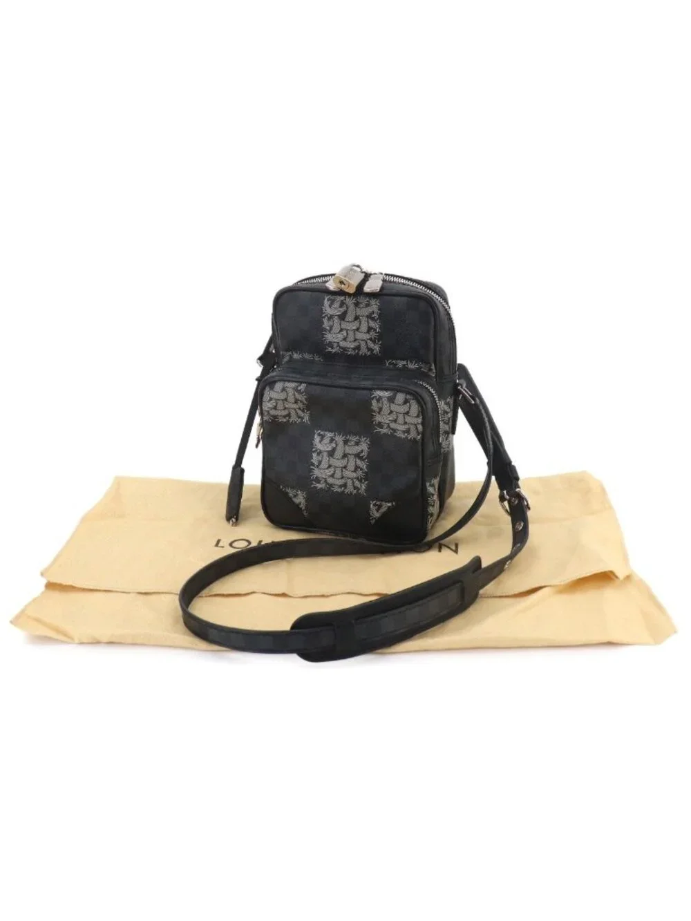 Louis Vuitton Damier Graphite Christopher Nemes Amazon Shoulder Bag